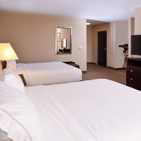 Holiday Inn Express & Suites Fairmont By Ihg Dış mekan fotoğraf