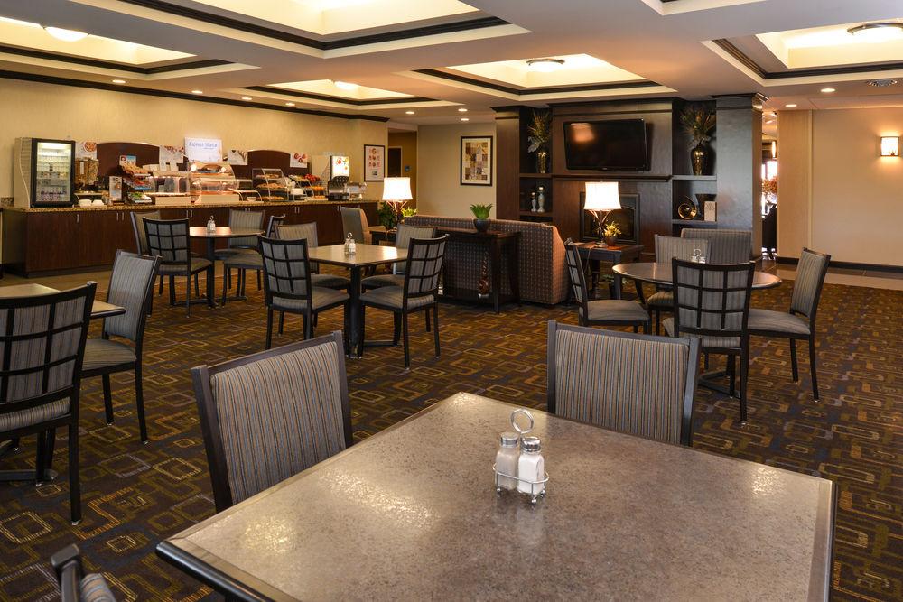Holiday Inn Express & Suites Fairmont By Ihg Dış mekan fotoğraf