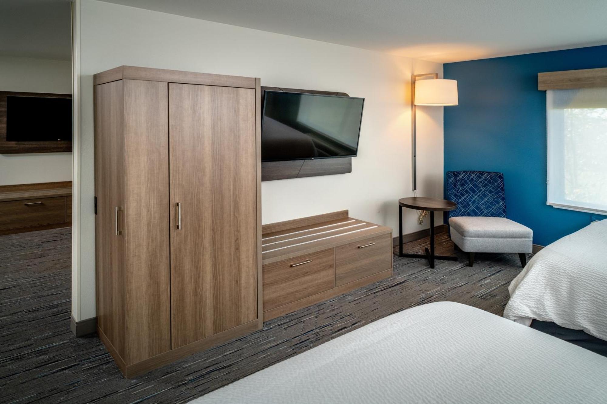 Holiday Inn Express & Suites Fairmont By Ihg Dış mekan fotoğraf