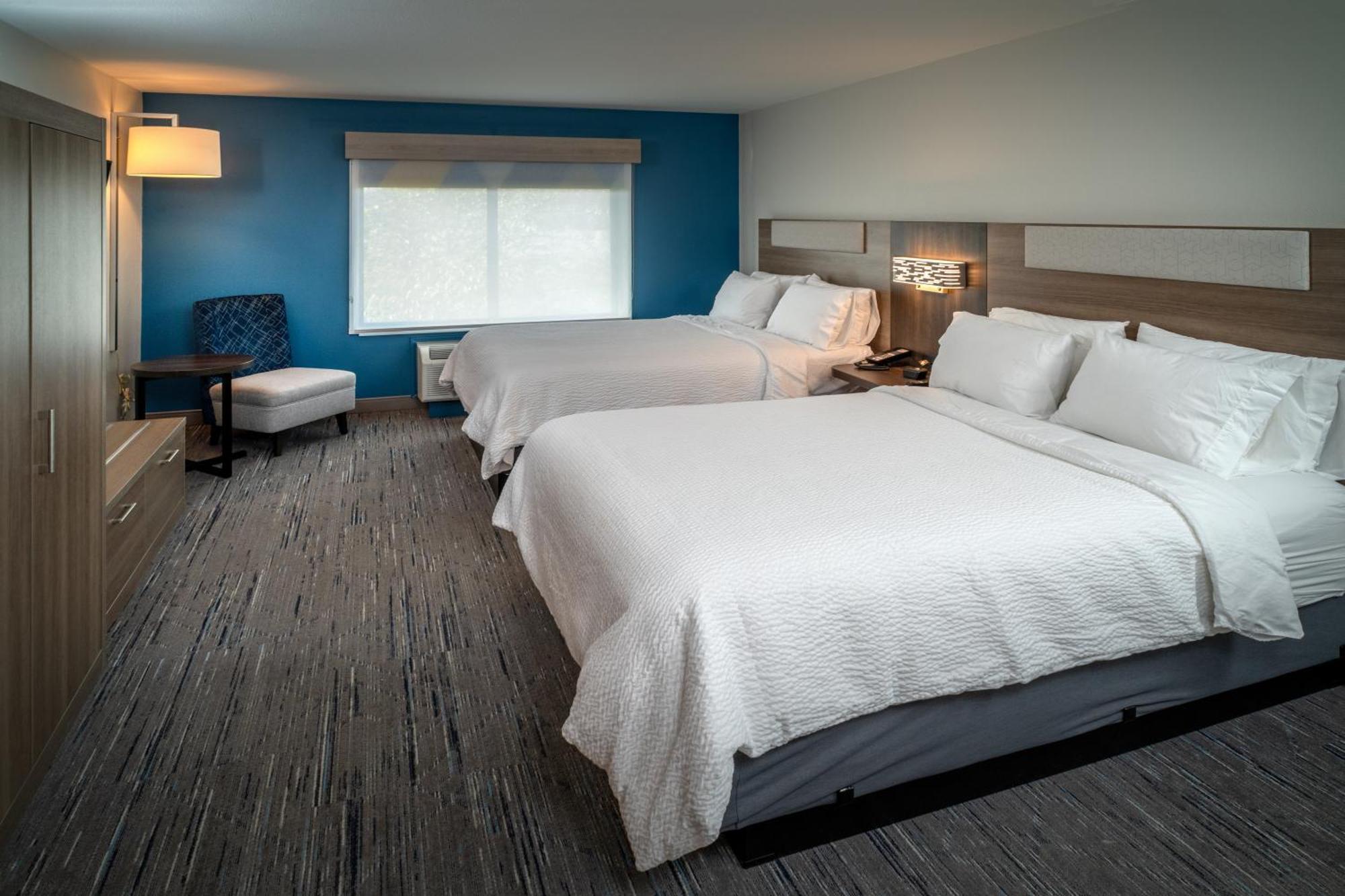 Holiday Inn Express & Suites Fairmont By Ihg Dış mekan fotoğraf