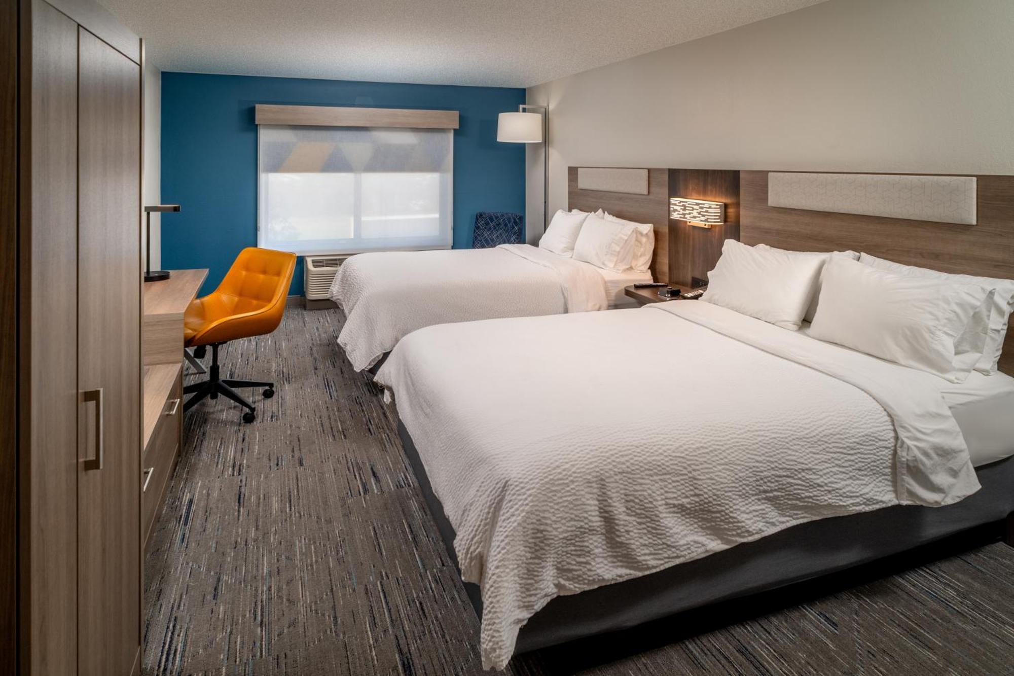 Holiday Inn Express & Suites Fairmont By Ihg Dış mekan fotoğraf