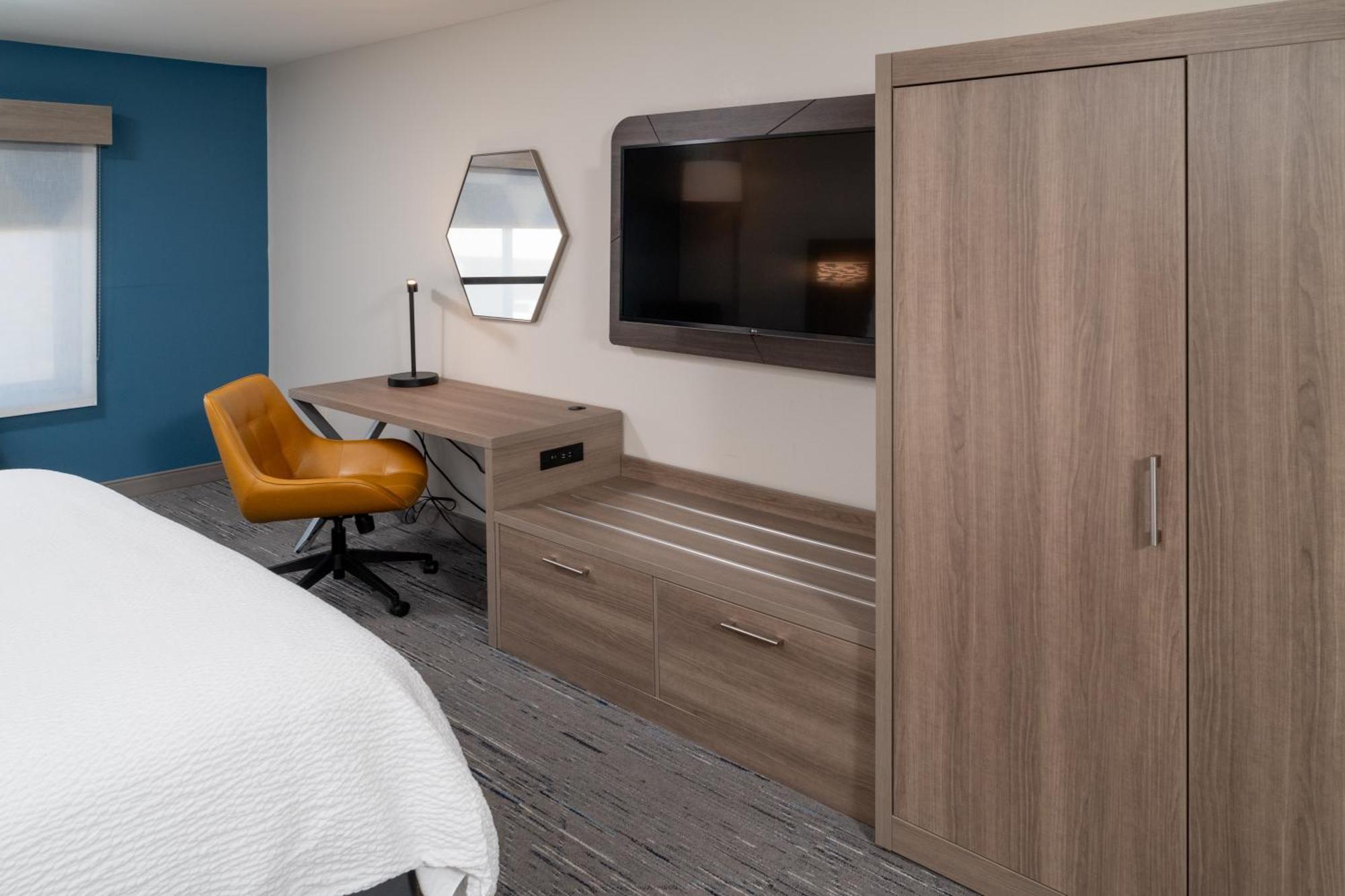 Holiday Inn Express & Suites Fairmont By Ihg Dış mekan fotoğraf