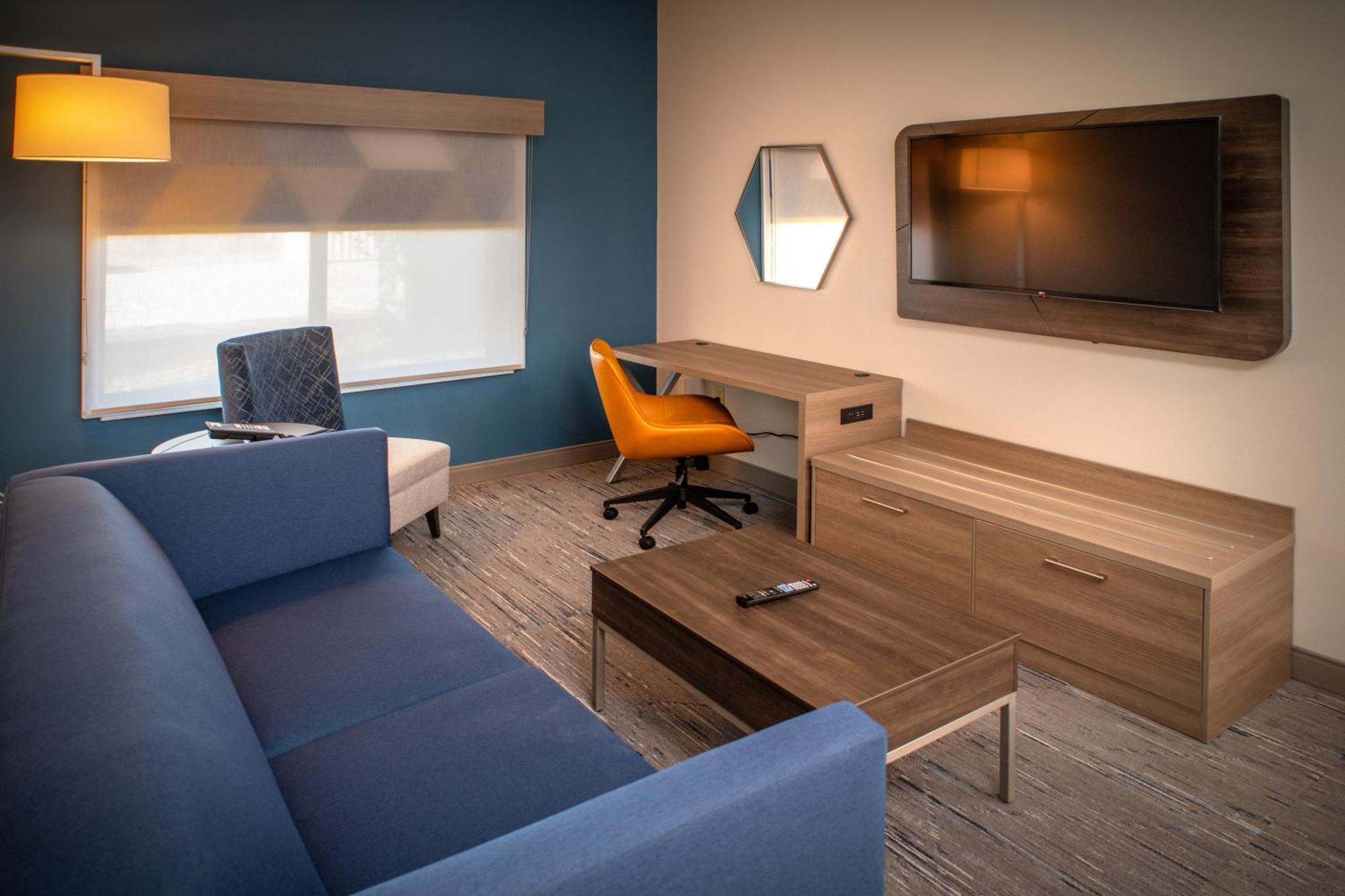 Holiday Inn Express & Suites Fairmont By Ihg Dış mekan fotoğraf