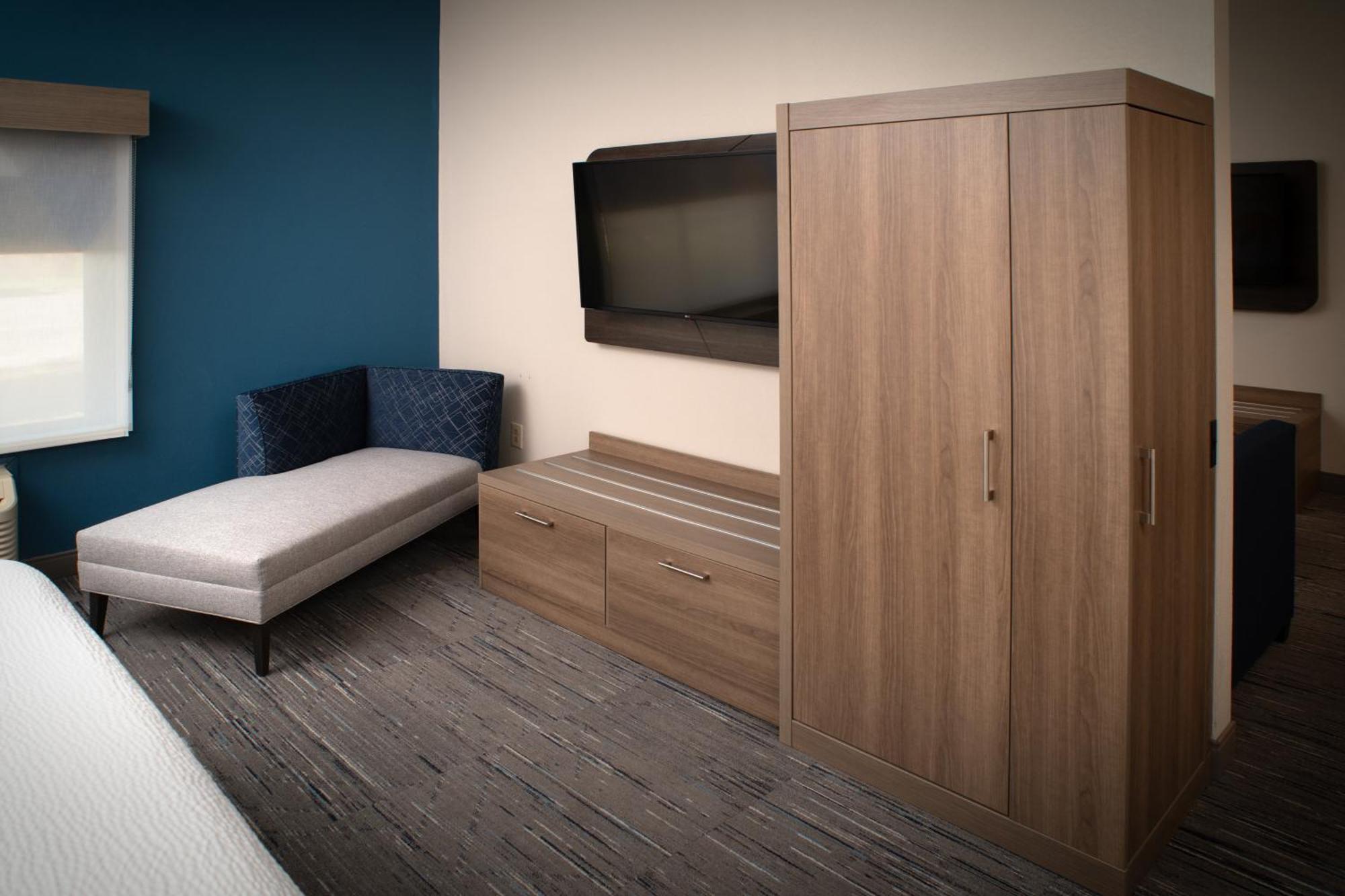 Holiday Inn Express & Suites Fairmont By Ihg Dış mekan fotoğraf