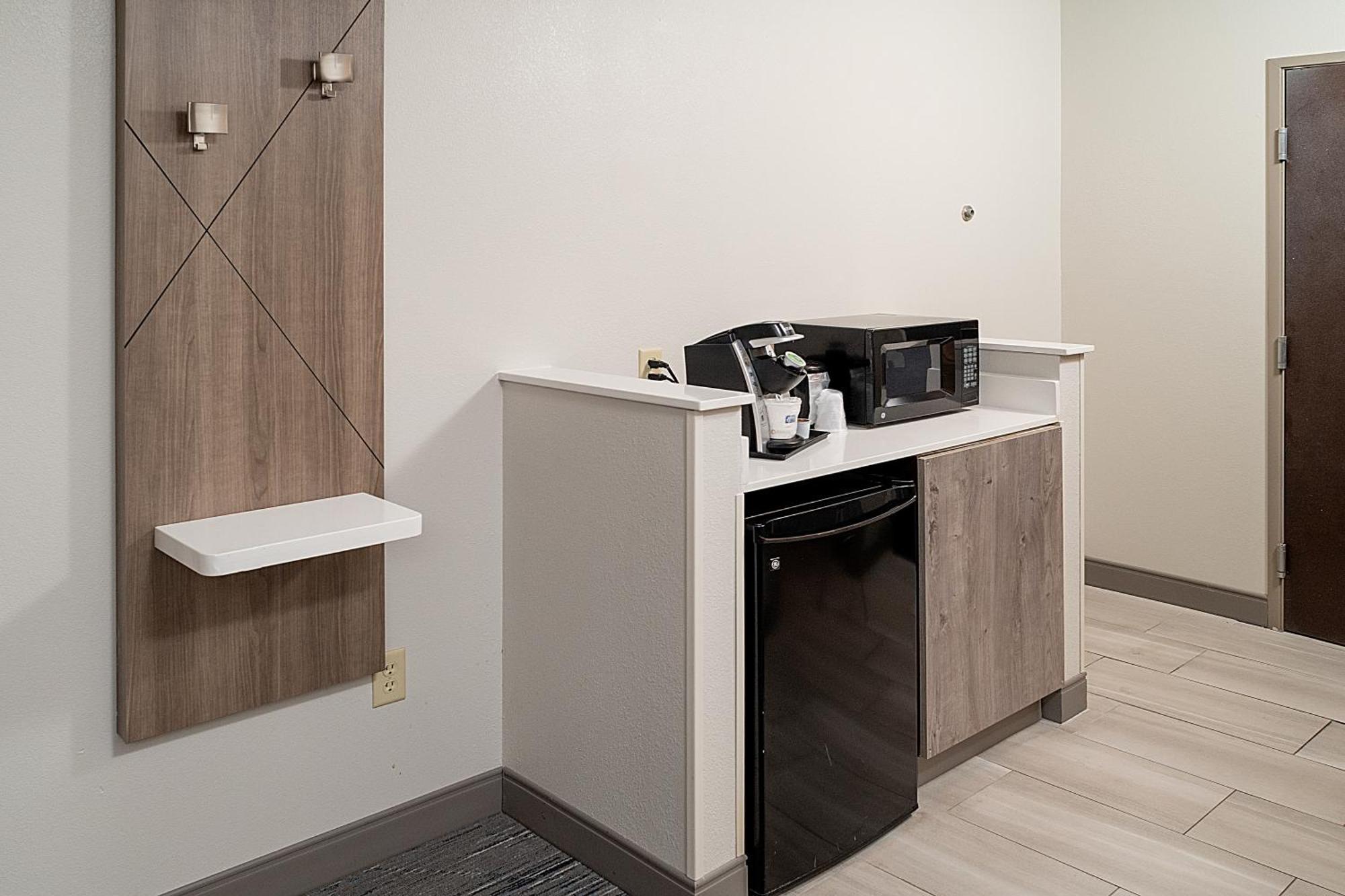 Holiday Inn Express & Suites Fairmont By Ihg Dış mekan fotoğraf