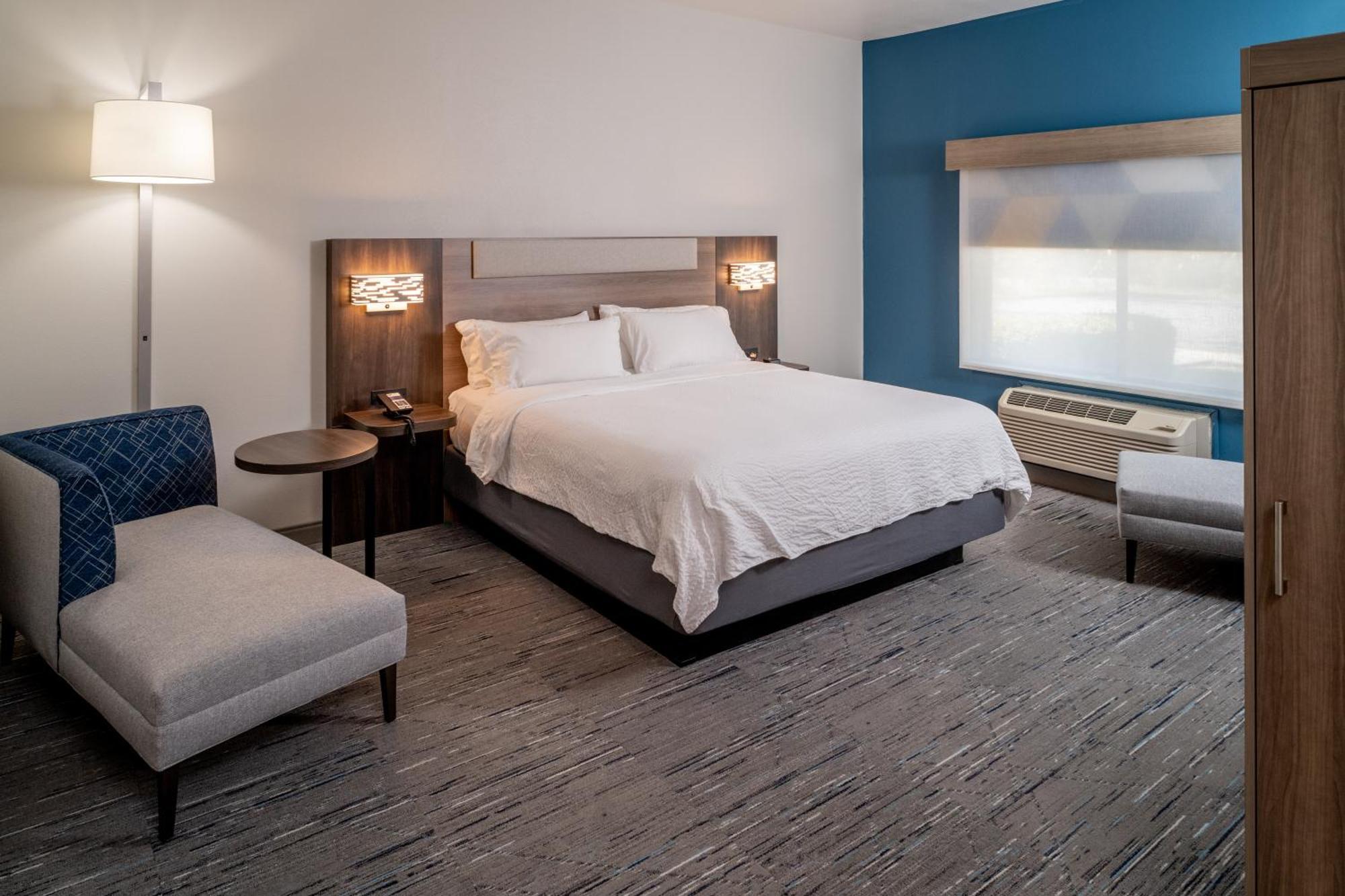 Holiday Inn Express & Suites Fairmont By Ihg Dış mekan fotoğraf