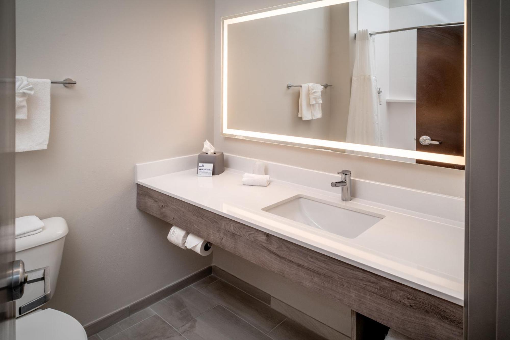 Holiday Inn Express & Suites Fairmont By Ihg Dış mekan fotoğraf