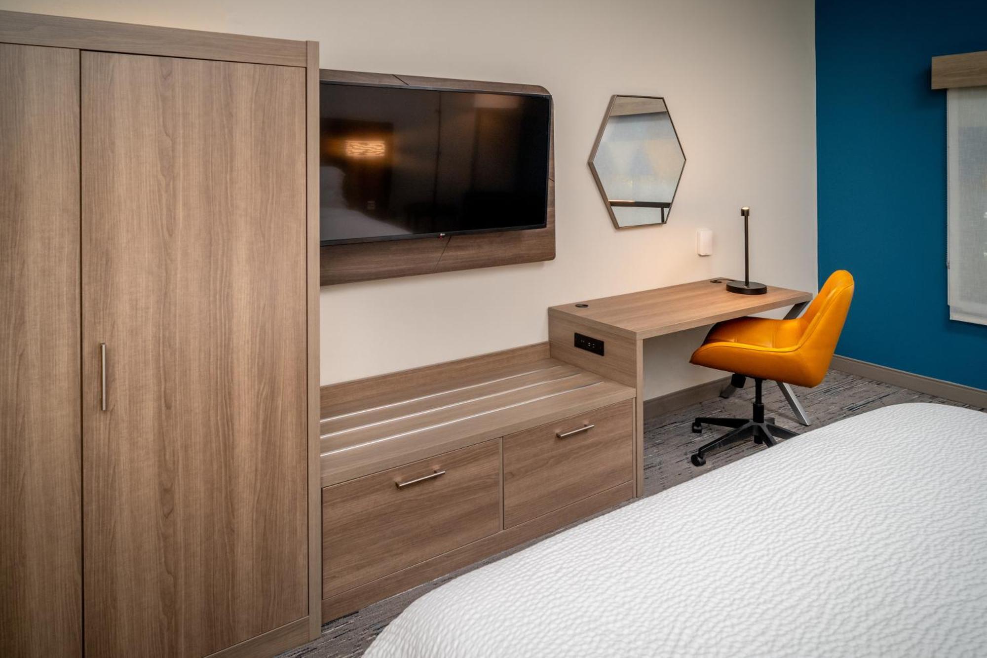 Holiday Inn Express & Suites Fairmont By Ihg Dış mekan fotoğraf