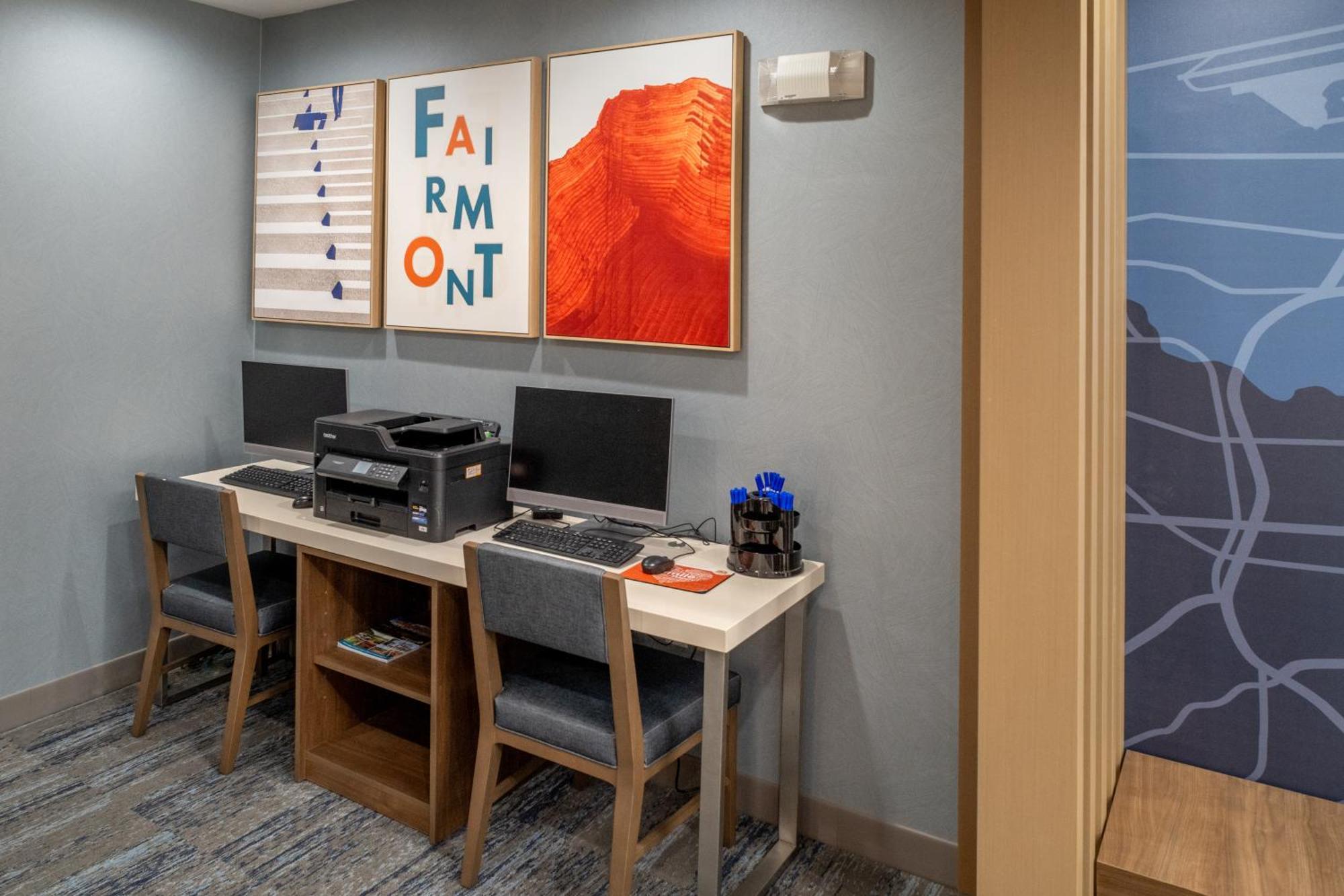 Holiday Inn Express & Suites Fairmont By Ihg Dış mekan fotoğraf