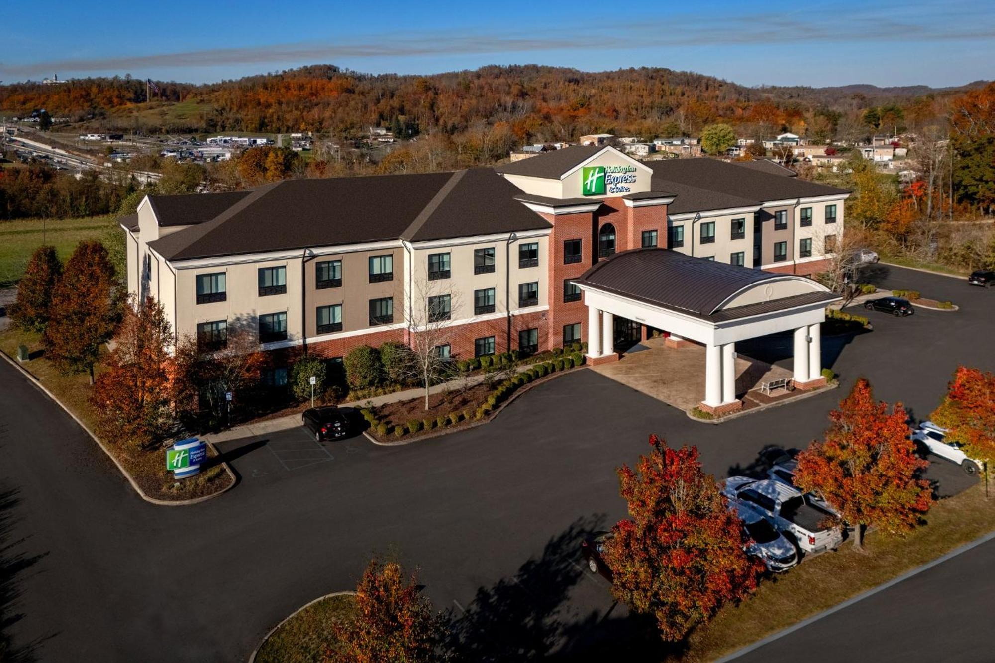 Holiday Inn Express & Suites Fairmont By Ihg Dış mekan fotoğraf