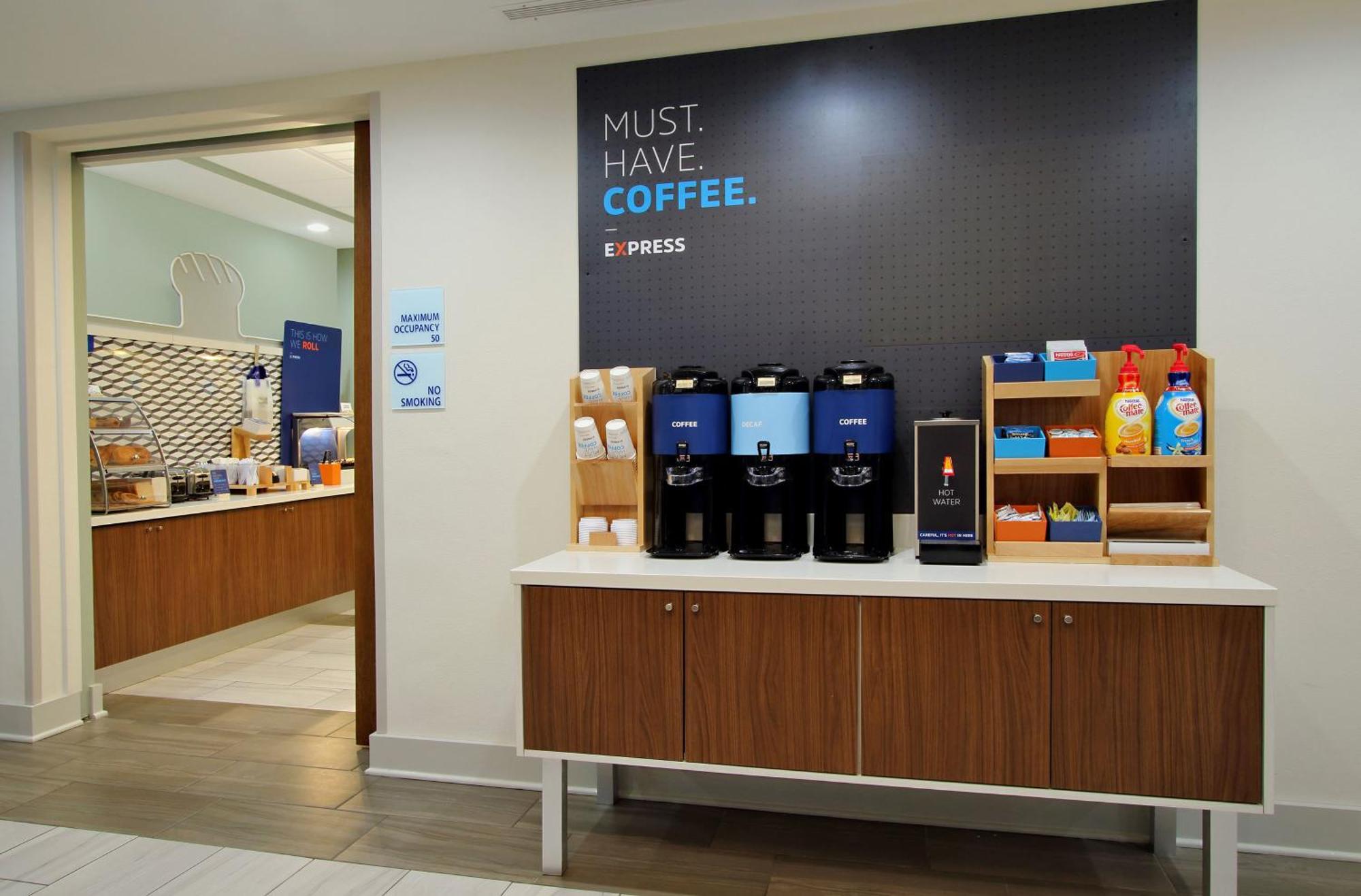 Holiday Inn Express & Suites Fairmont By Ihg Dış mekan fotoğraf
