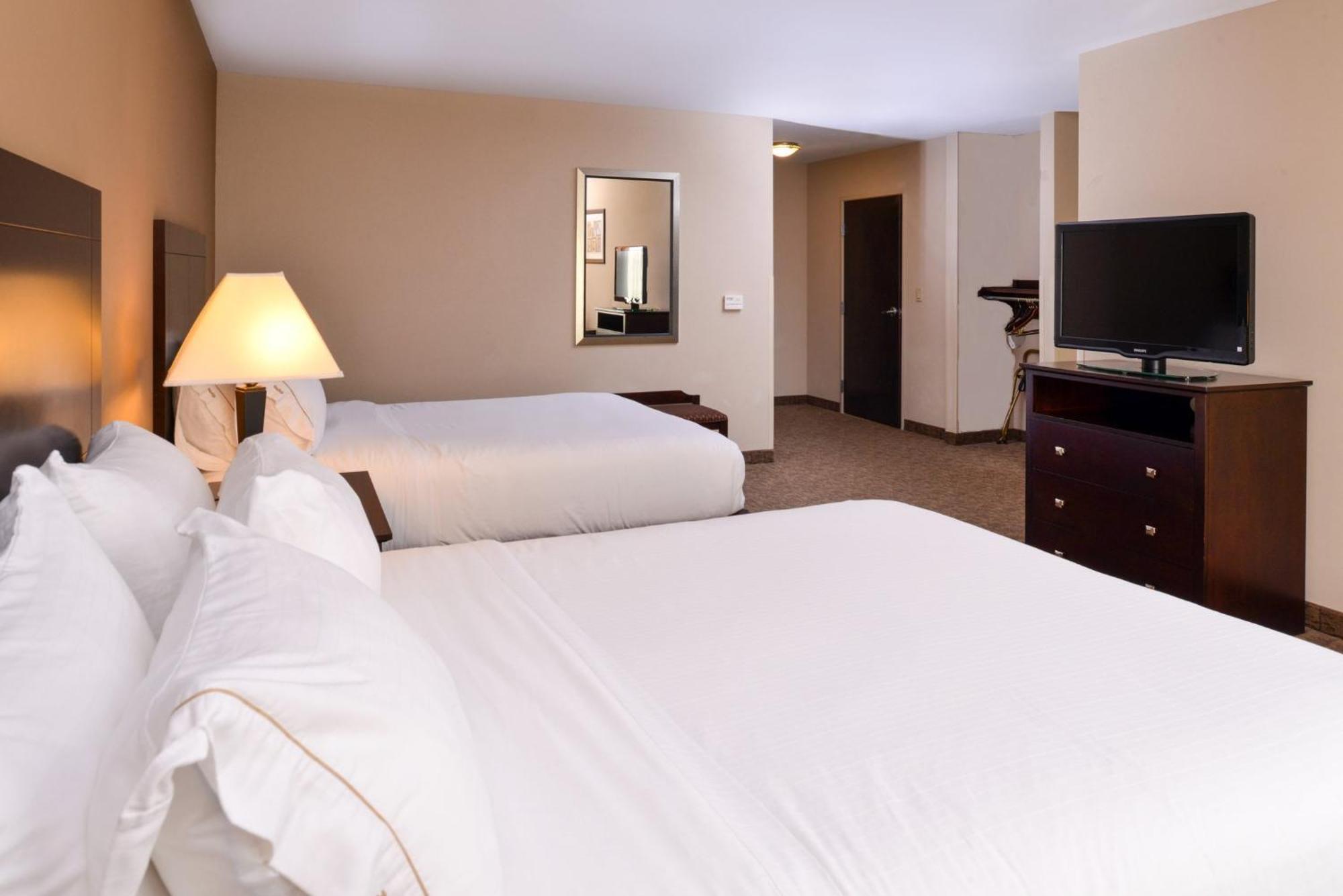 Holiday Inn Express & Suites Fairmont By Ihg Dış mekan fotoğraf