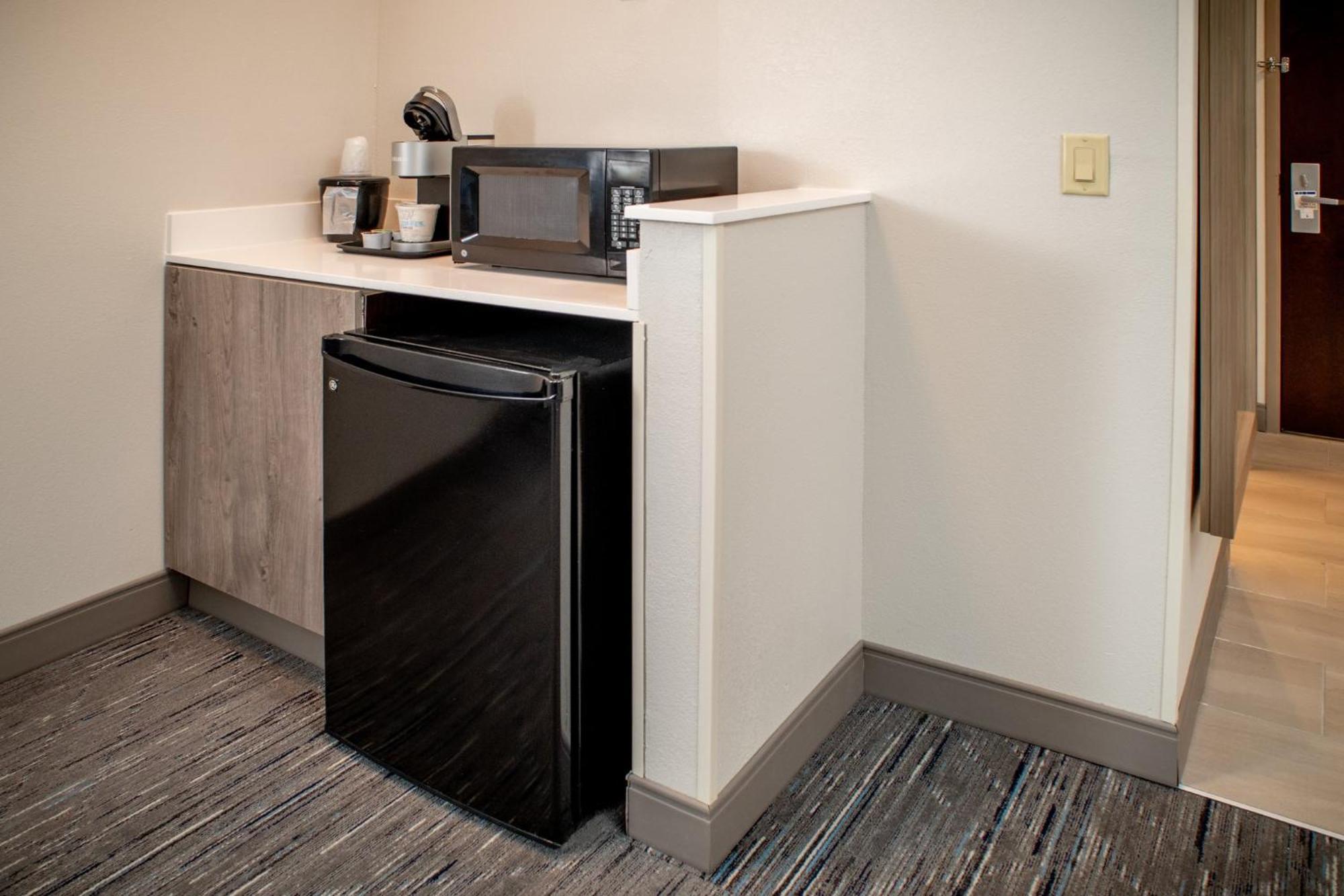 Holiday Inn Express & Suites Fairmont By Ihg Dış mekan fotoğraf