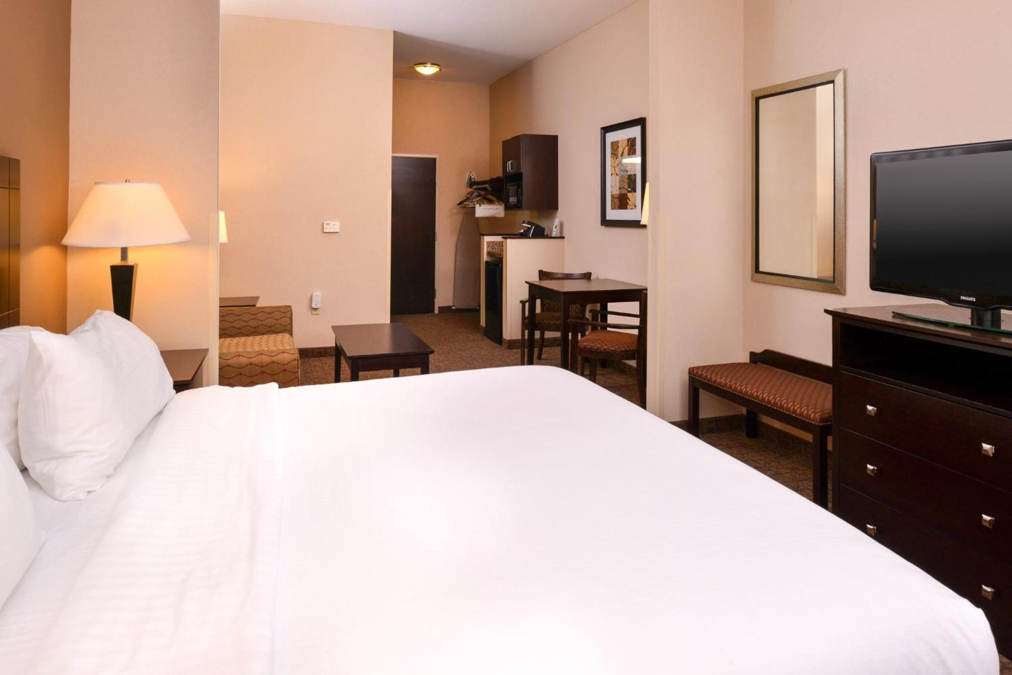 Holiday Inn Express & Suites Fairmont By Ihg Dış mekan fotoğraf