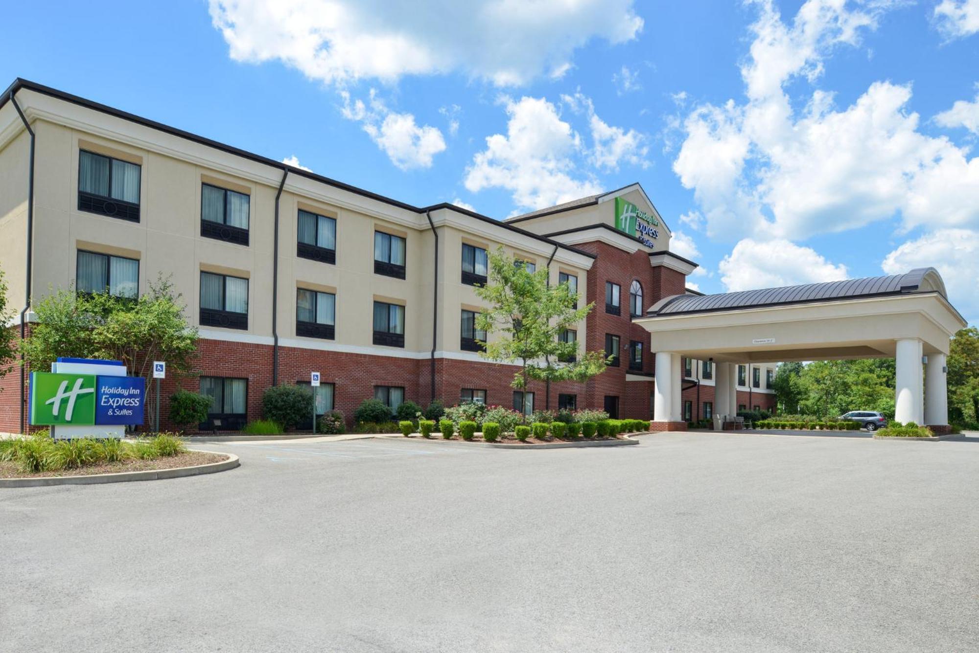 Holiday Inn Express & Suites Fairmont By Ihg Dış mekan fotoğraf