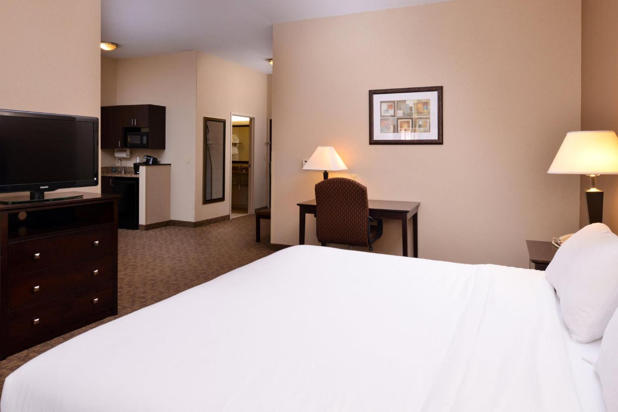 Holiday Inn Express & Suites Fairmont By Ihg Dış mekan fotoğraf