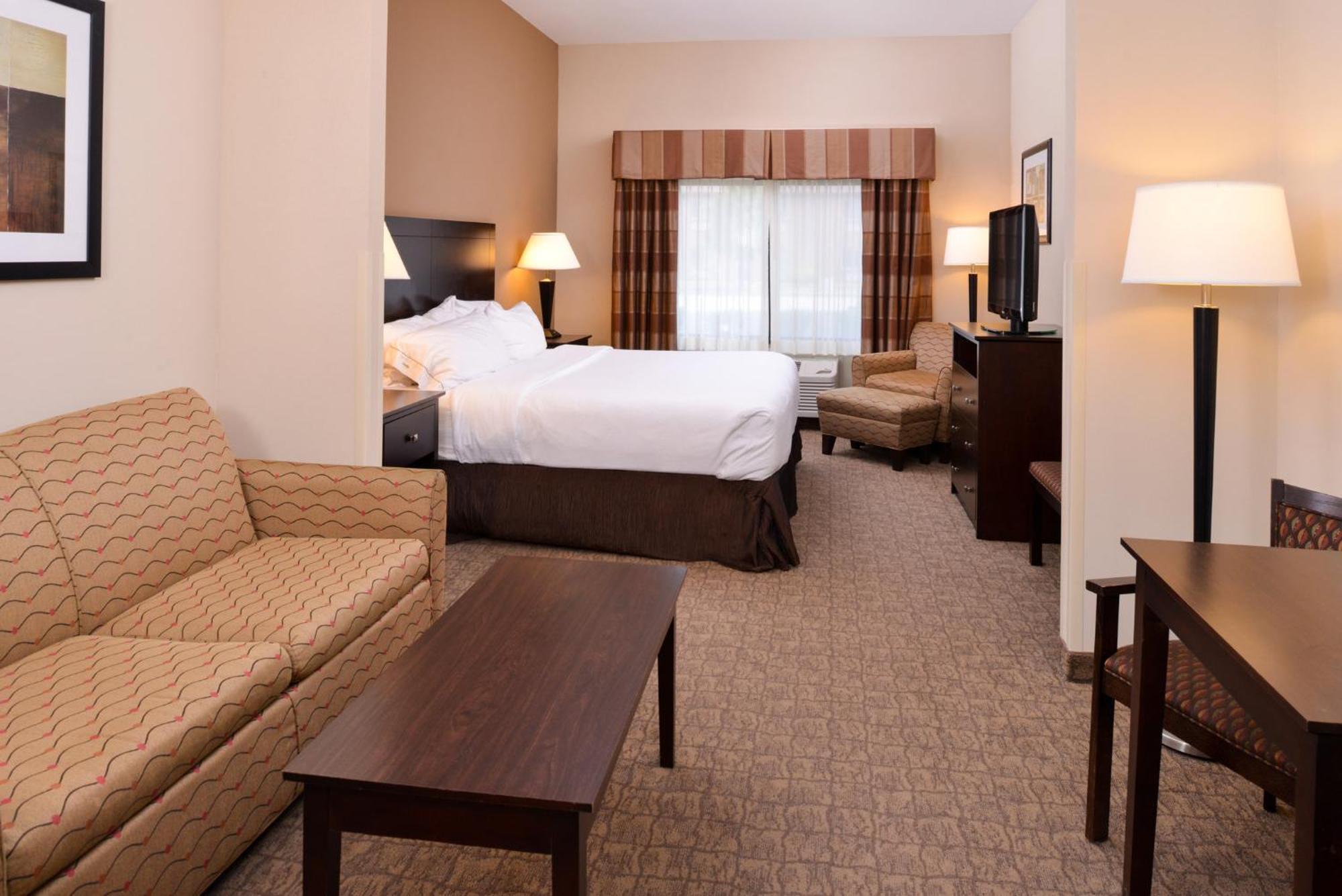 Holiday Inn Express & Suites Fairmont By Ihg Dış mekan fotoğraf