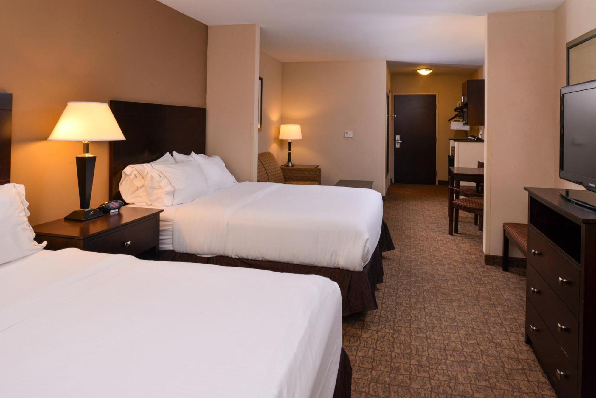 Holiday Inn Express & Suites Fairmont By Ihg Dış mekan fotoğraf