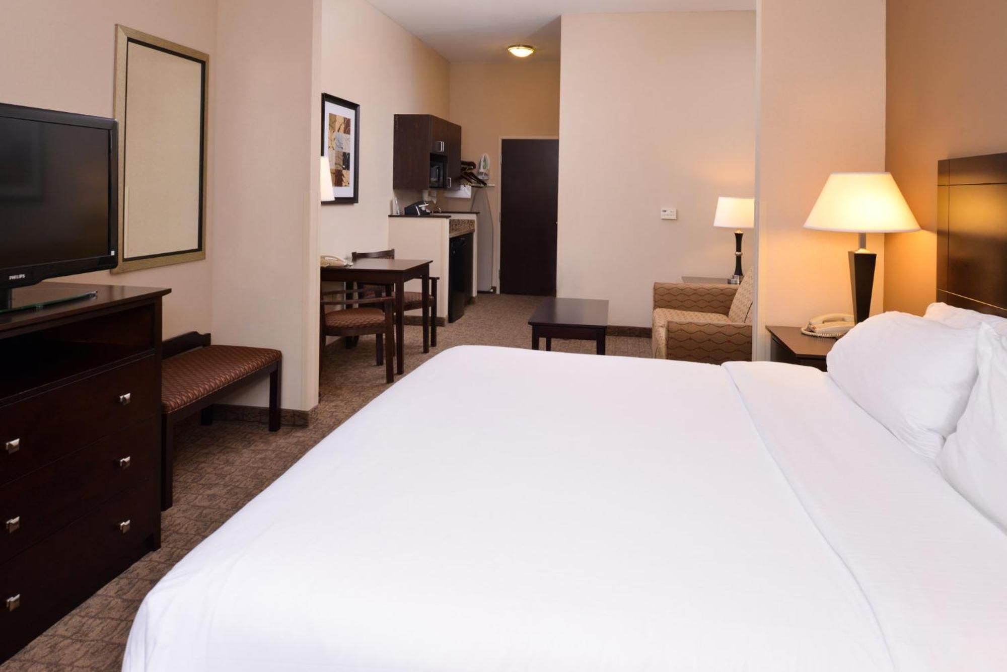 Holiday Inn Express & Suites Fairmont By Ihg Dış mekan fotoğraf