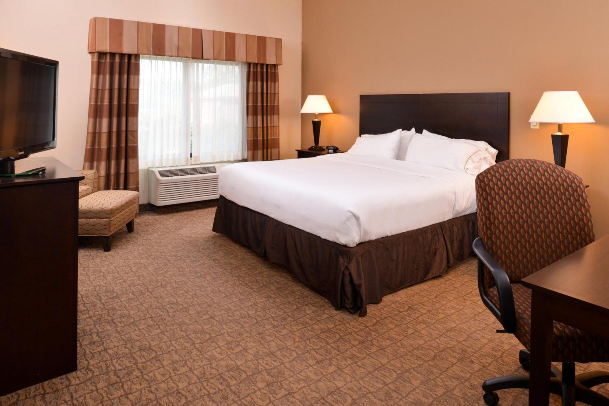 Holiday Inn Express & Suites Fairmont By Ihg Dış mekan fotoğraf