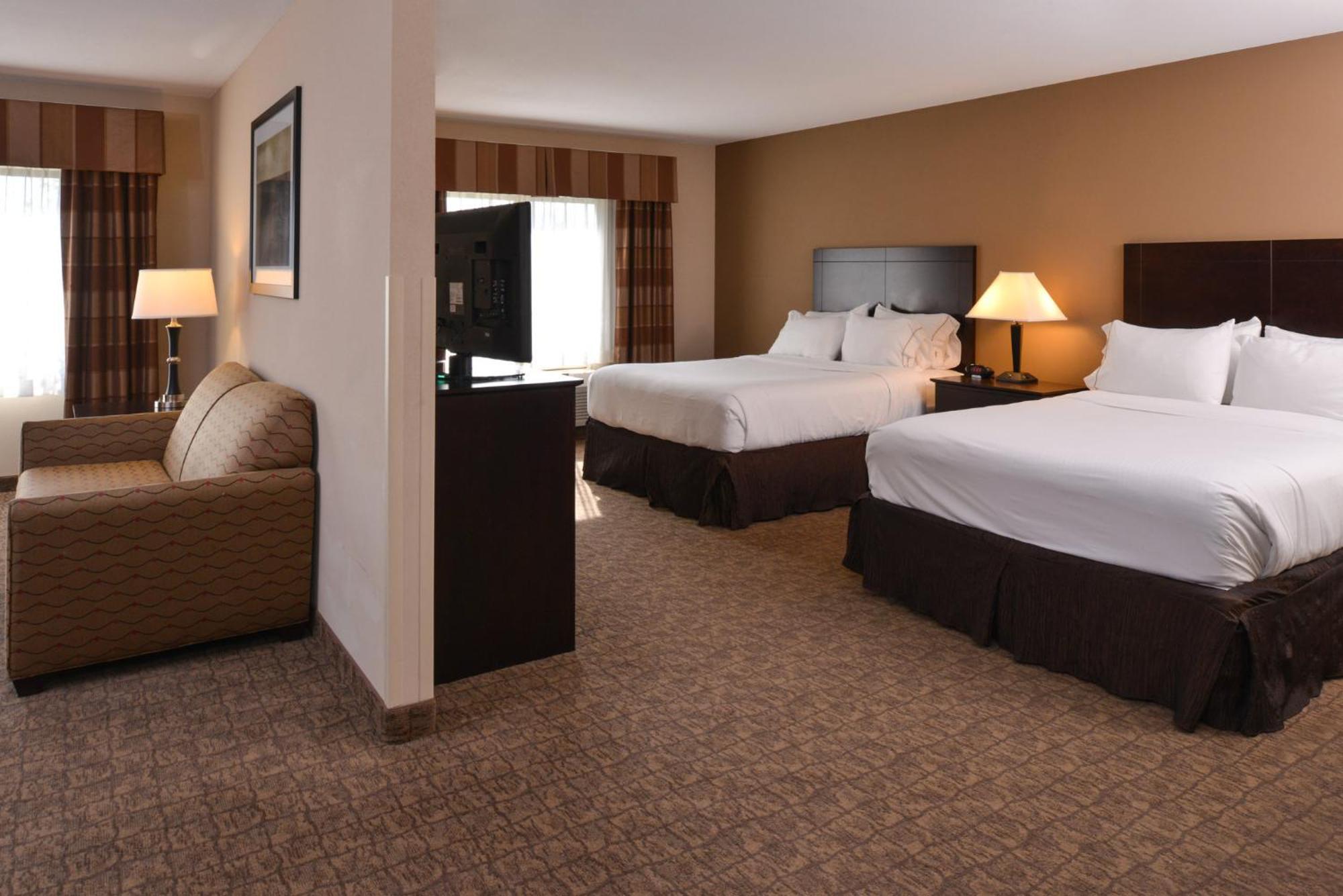 Holiday Inn Express & Suites Fairmont By Ihg Dış mekan fotoğraf