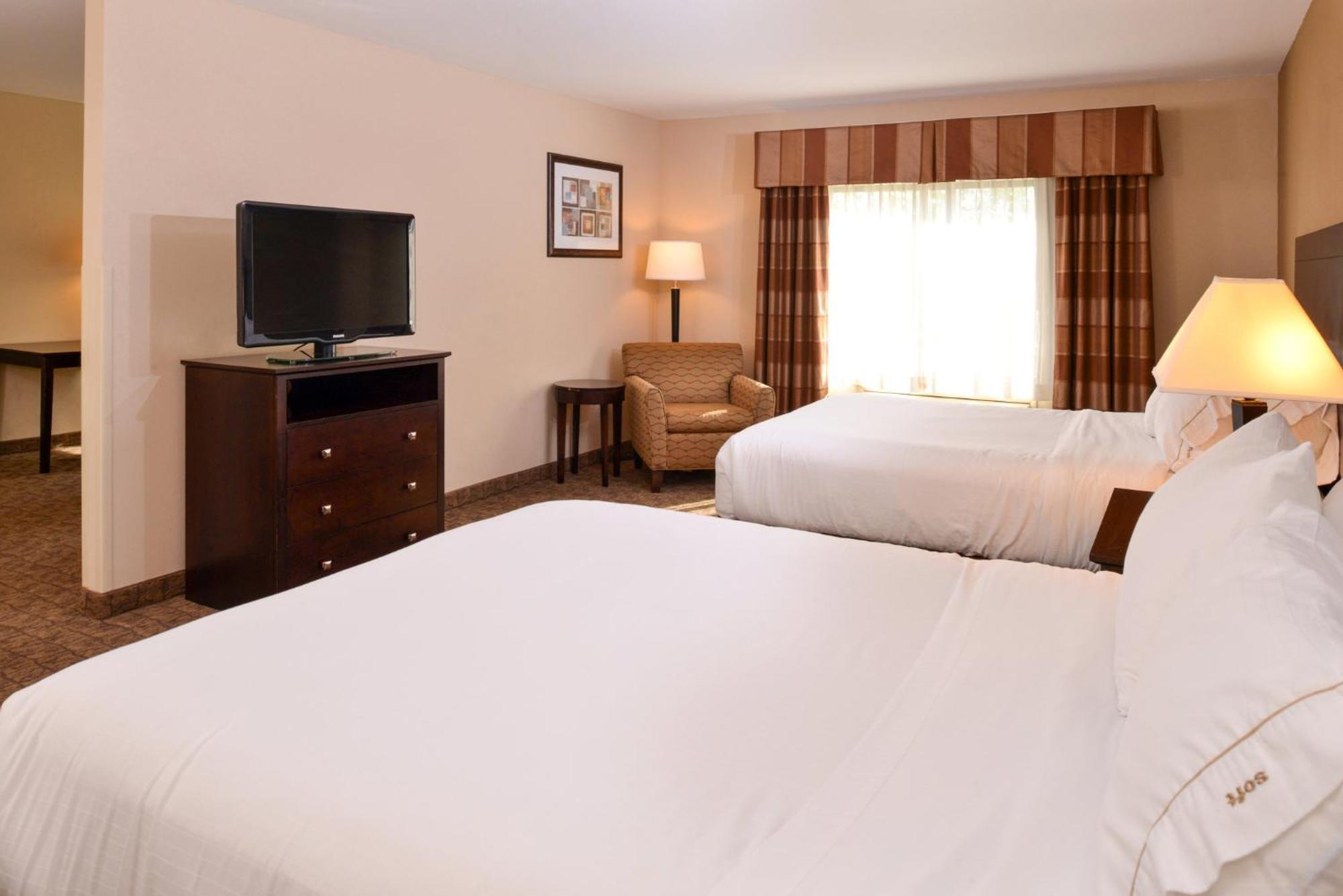 Holiday Inn Express & Suites Fairmont By Ihg Dış mekan fotoğraf