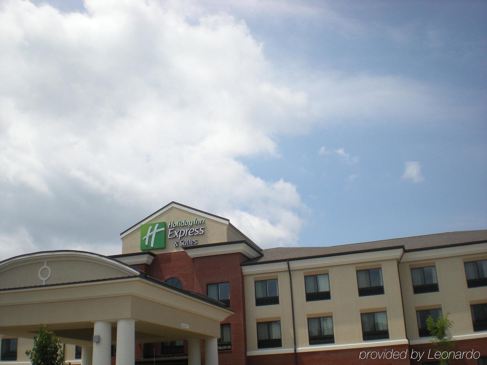 Holiday Inn Express & Suites Fairmont By Ihg Dış mekan fotoğraf