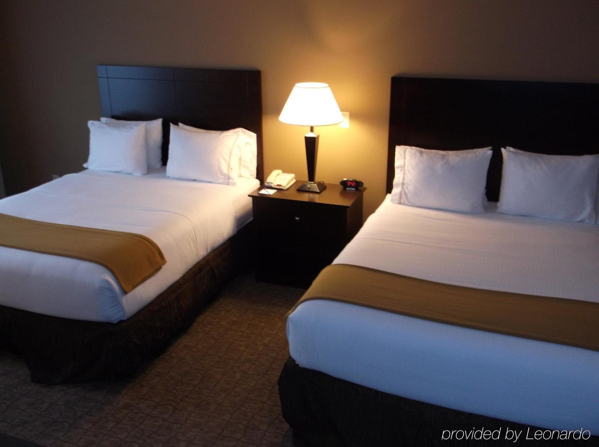 Holiday Inn Express & Suites Fairmont By Ihg Dış mekan fotoğraf