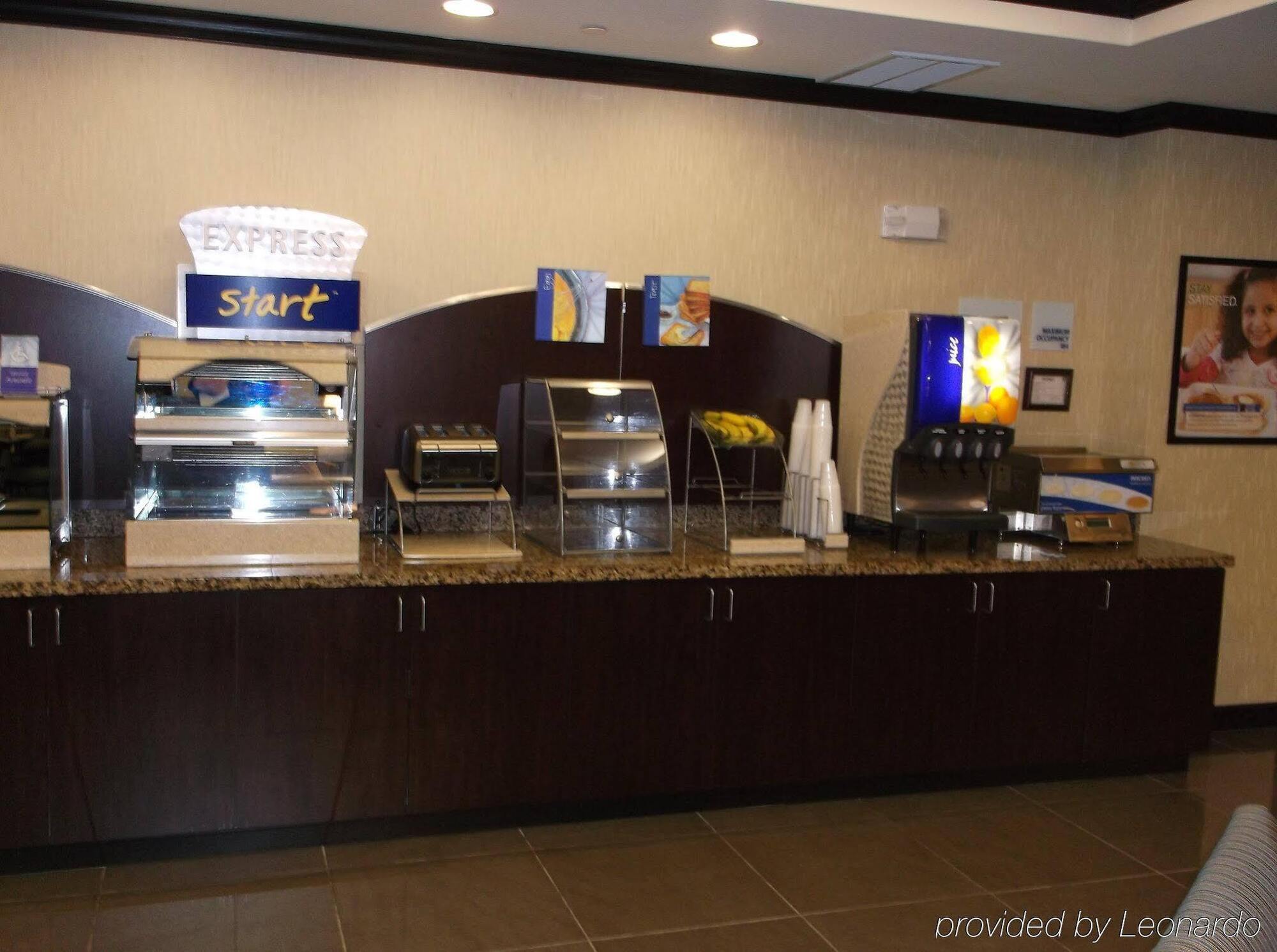 Holiday Inn Express & Suites Fairmont By Ihg Dış mekan fotoğraf